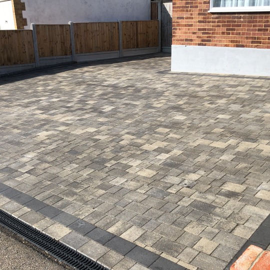 https://ddl-landscaping.co.uk/wp-content/uploads/2023/03/driveway004-540x540.png