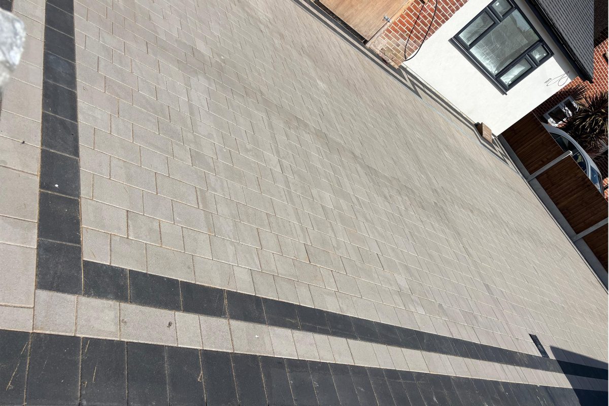 Light_grey_block_paving-001-1200x800.jpg