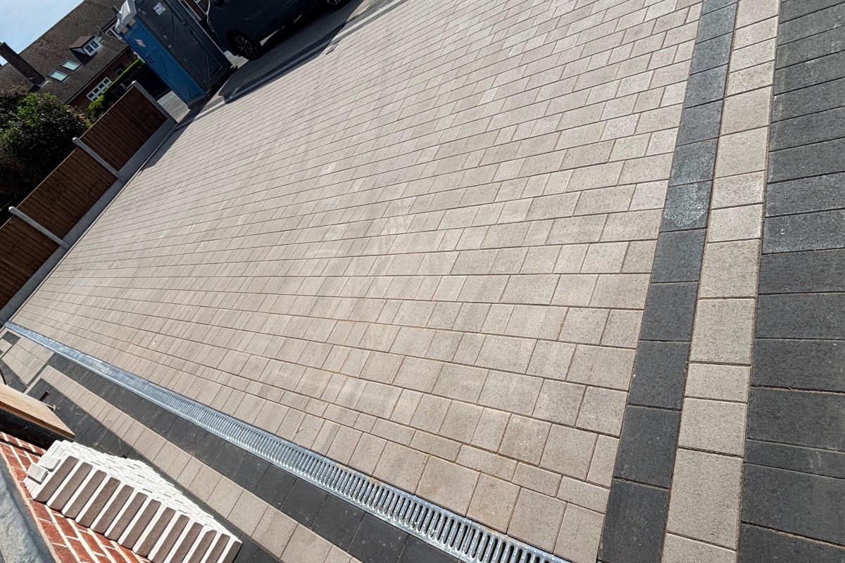 Light_grey_block_paving-002