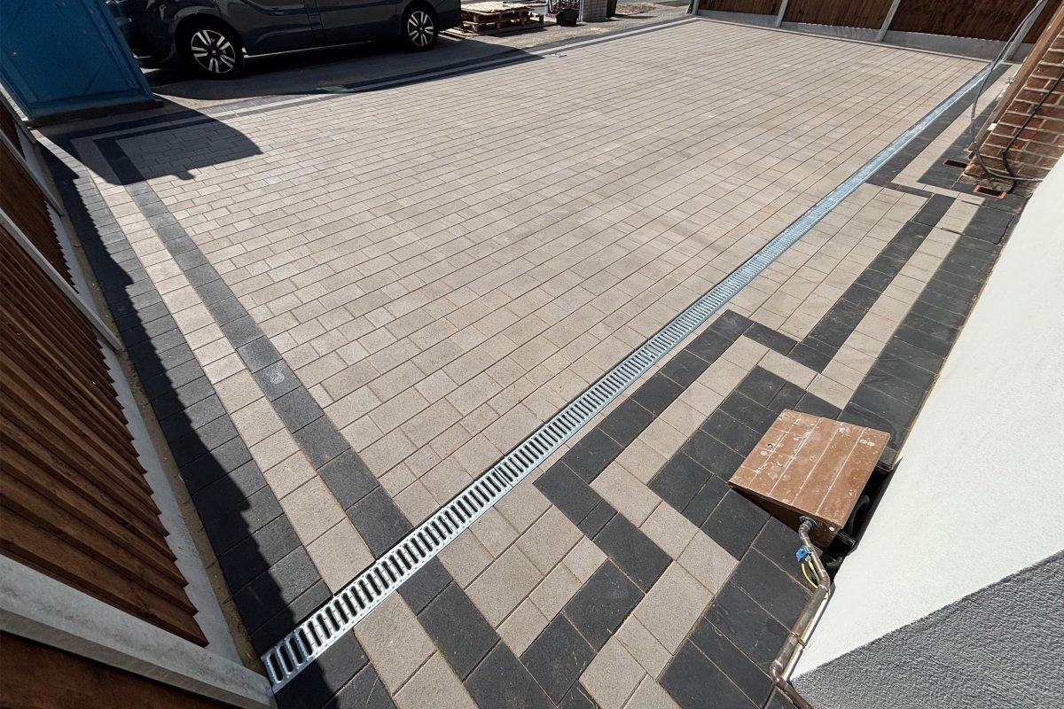 Light_grey_block_paving-003